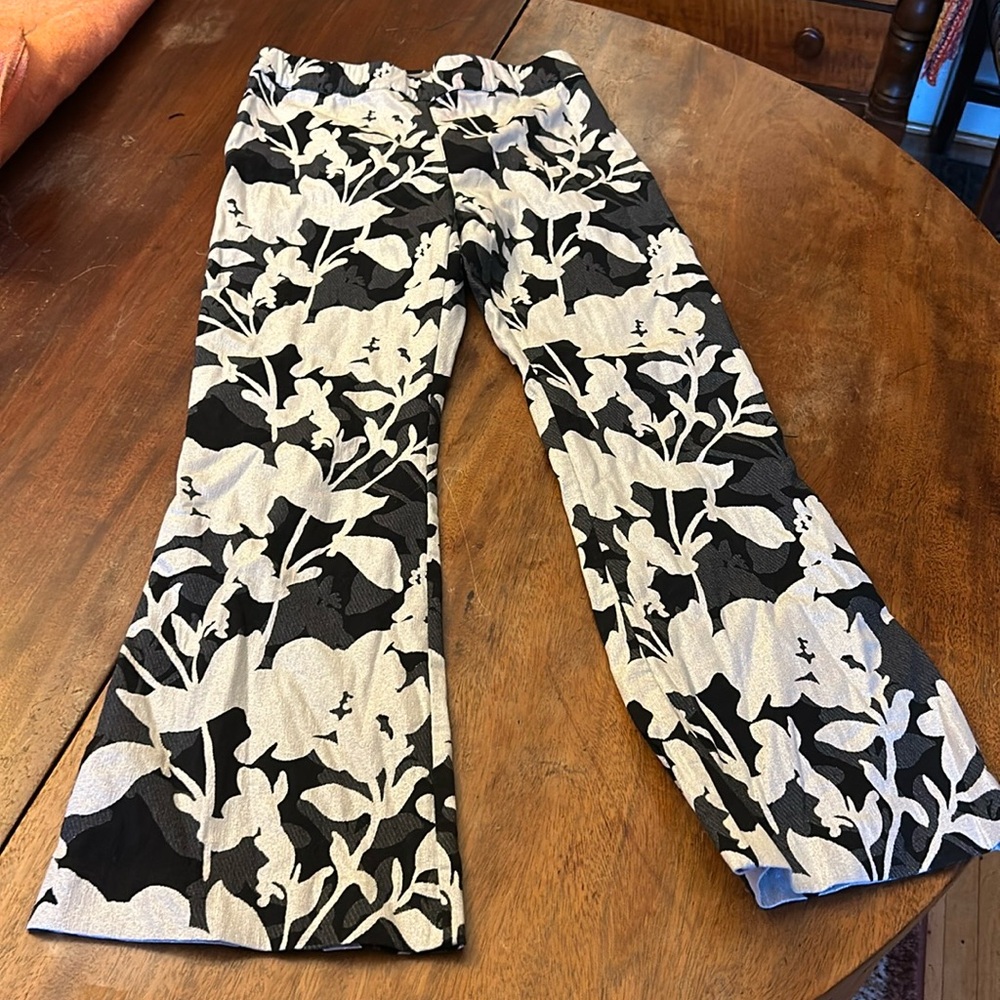 D. Exterior floral design pants